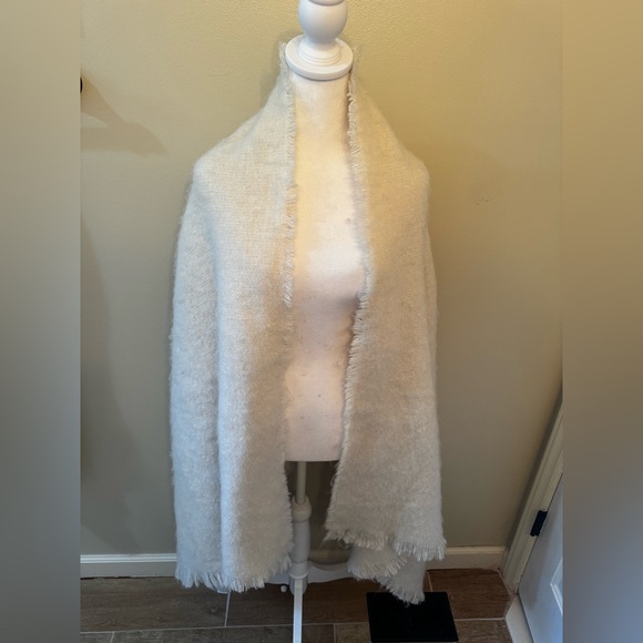 H&M Off White Cream Ivory 180” X 90”  Fringed Wrap / Throw / Scarf - Picture 1 of 6